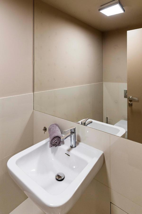 New Luxury Apt With Ac&parking In The Center Of Apartment Prag